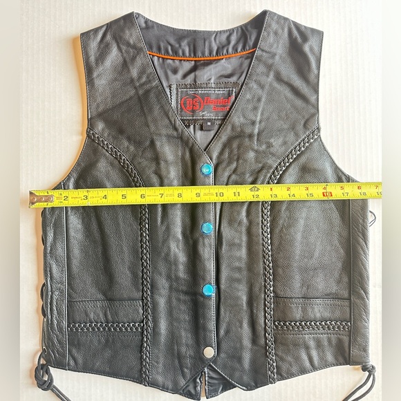 Women's Braided Leather Vest - Picture 8 of 16